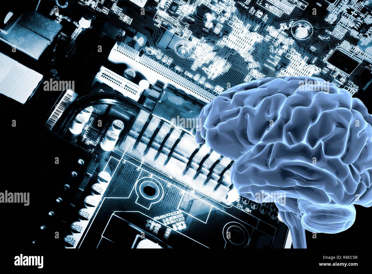 Intelligenza artificiale. Cervello umano con un microchip di grandi dimensioni contro una scheda madre del computer. Foto Stock