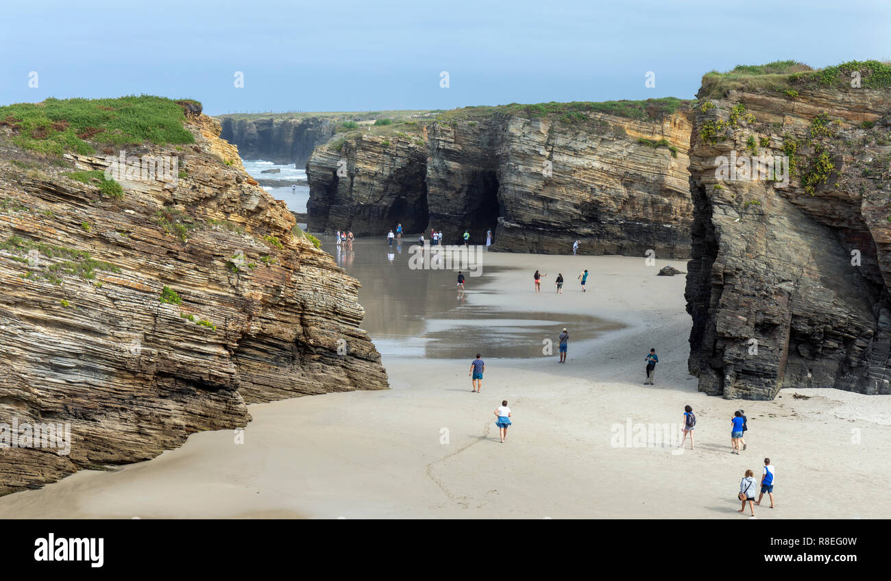 Cathedral Beach, provincia di Lugo, Galizia, Spagna. Praia de Augas Santas. Comunemente denominata Praia come Catedrais, o Duomo Spiaggia. Foto Stock