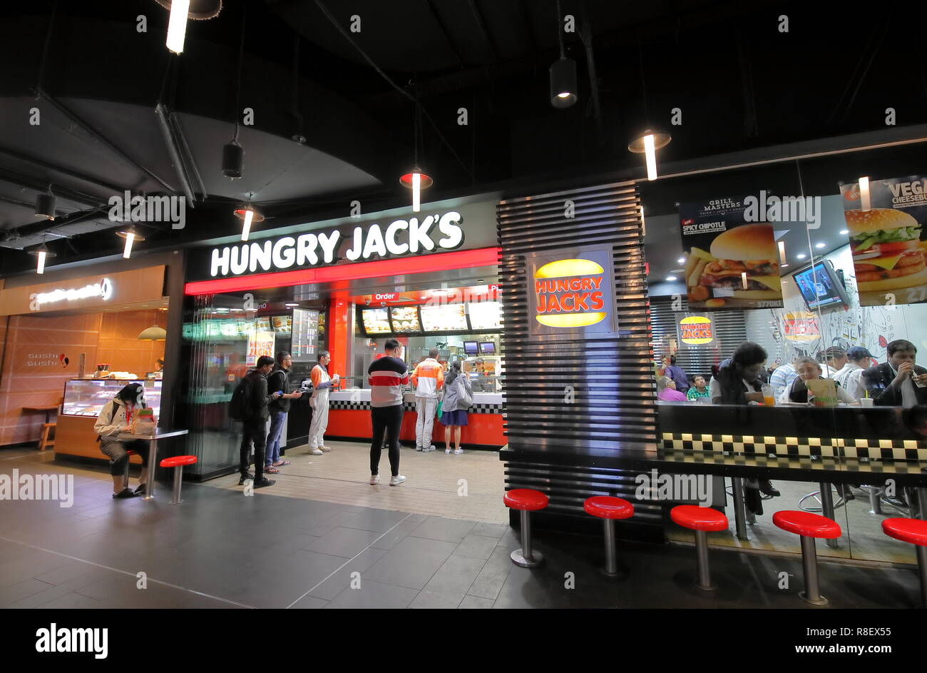 Le persone che muoiono per Hungry Jacks un ristorante fast food Melbourne Australia Foto Stock