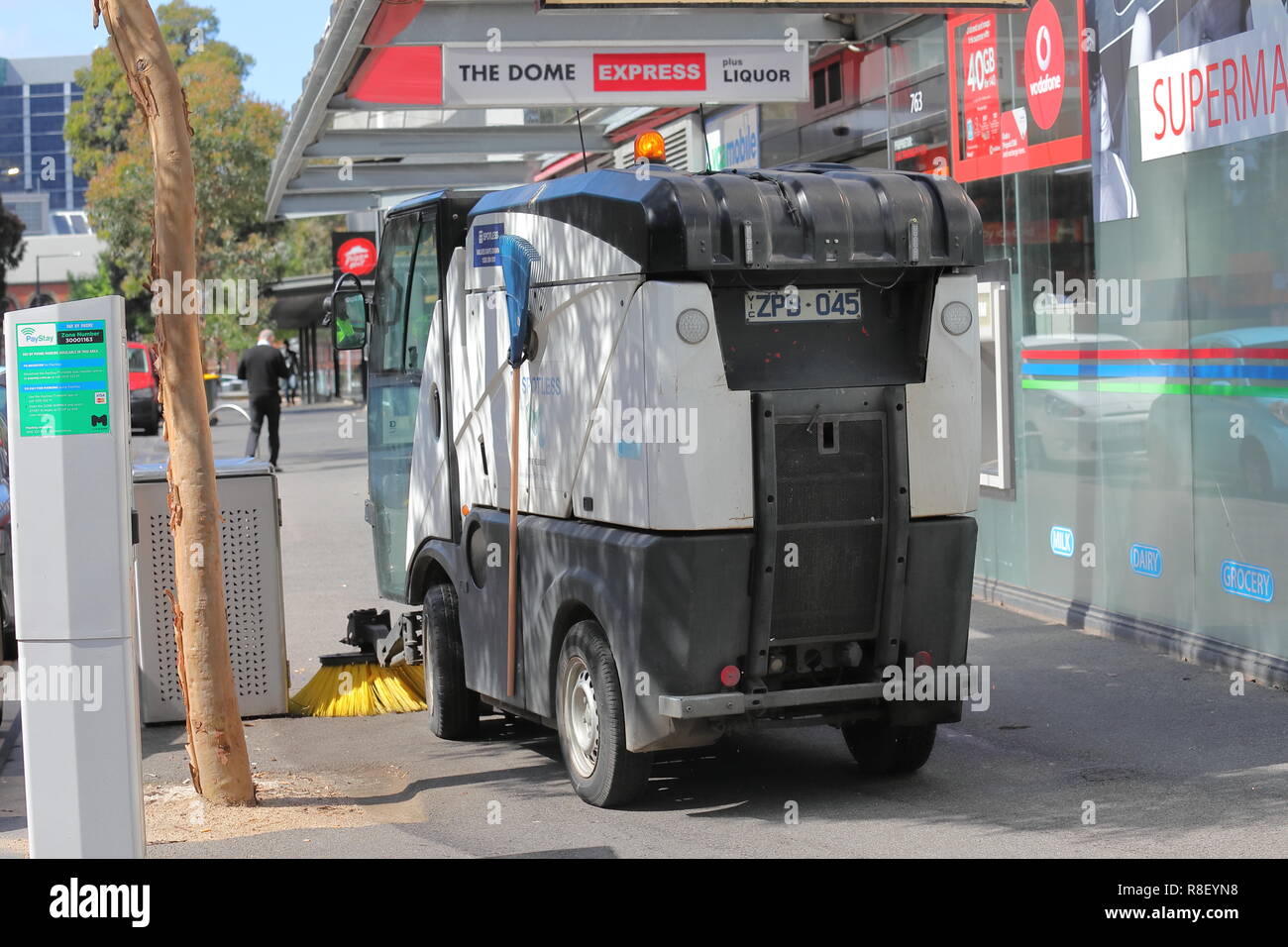 Consiglio di pulizia pulizia del veicolo street a Melbourne in Australia Foto Stock