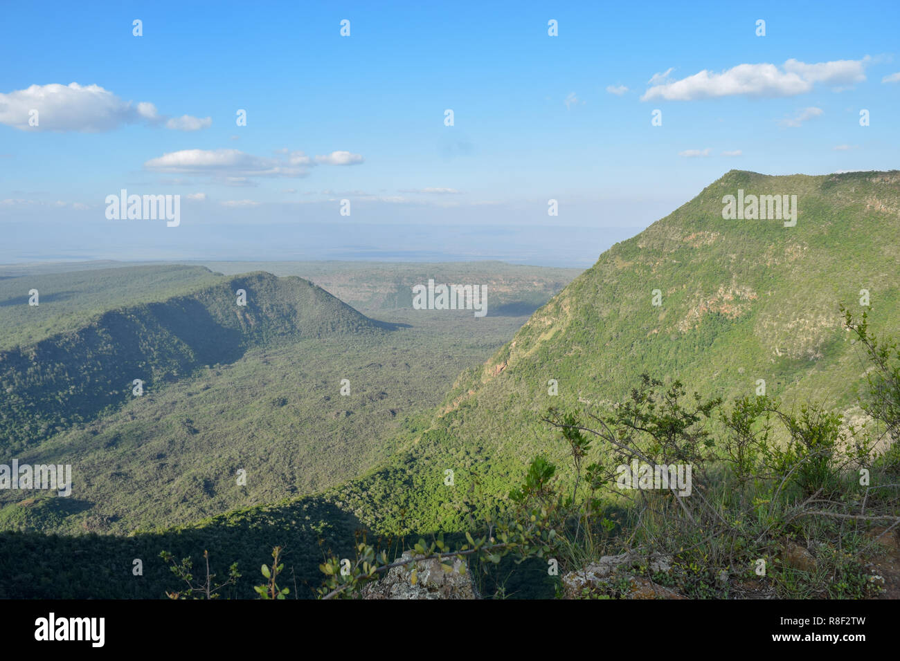Escursioni a piedi lungo il cratere vulcanico del Monte Suswa, Kenya Foto Stock