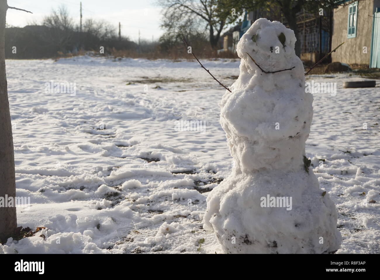 Carino pupazzo di neve in inverno, dirry pupazzo di neve Foto Stock