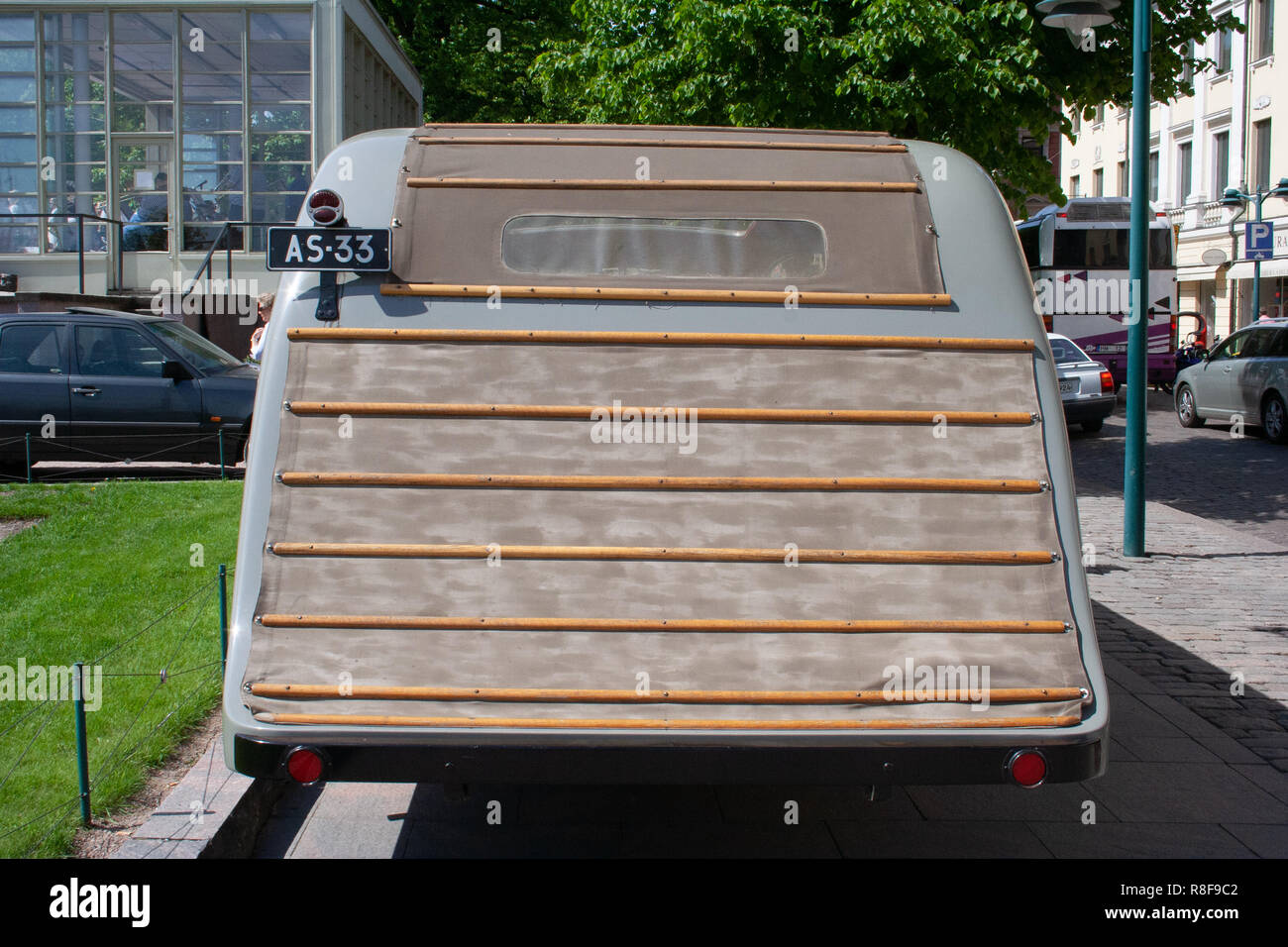 Veicolo storico, l'autobus Sisu 322 dall'anno 1933 restaurato al suo aspetto mentre serve l'Helsinki Jazz band 'Dallapé'. Foto Stock