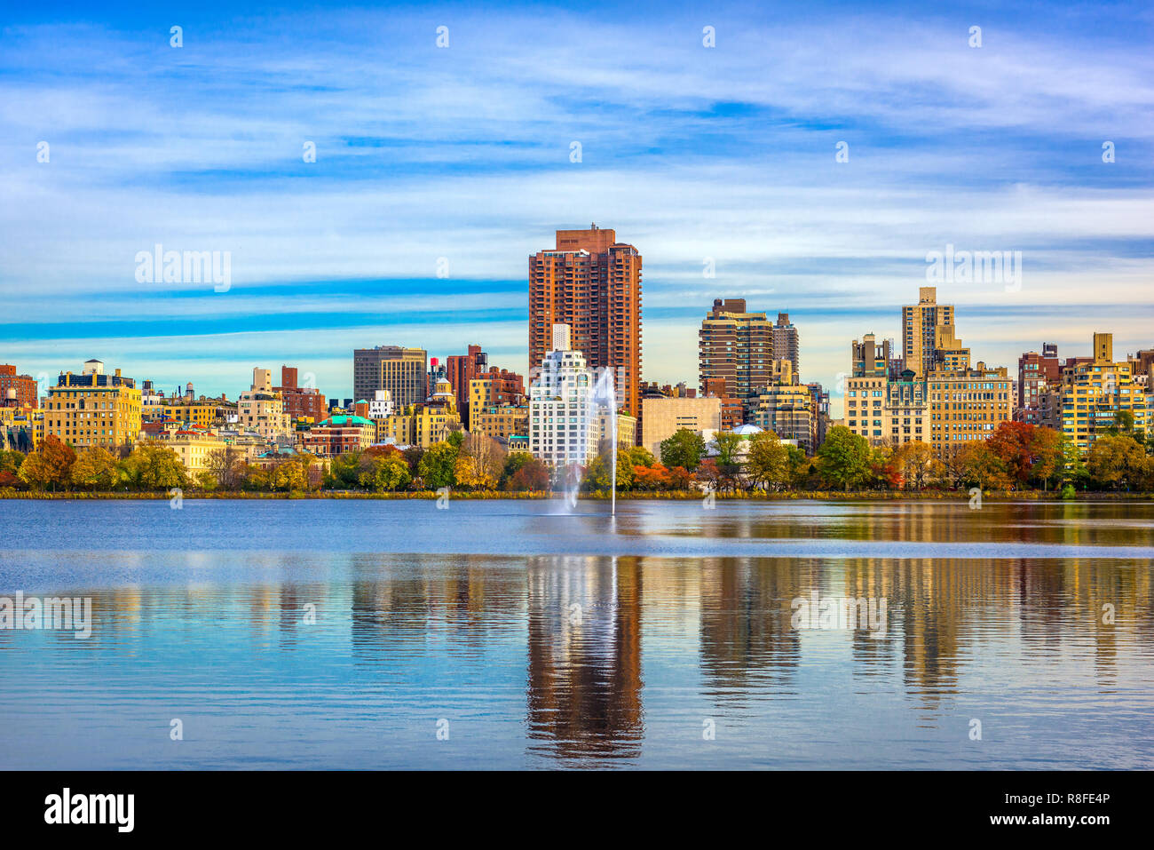 New York New York presso il Central Park e il serbatoio nella stagione autunnale. Foto Stock