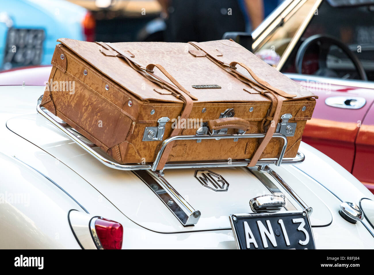 Ancona , Italia - Settembre 23th, 2018 : vista posteriore di un MG MGA 1960 - 61 auto d'epoca con cuoio bagagli presso un'auto d'epoca in mostra ad Ancona, Ital Foto Stock