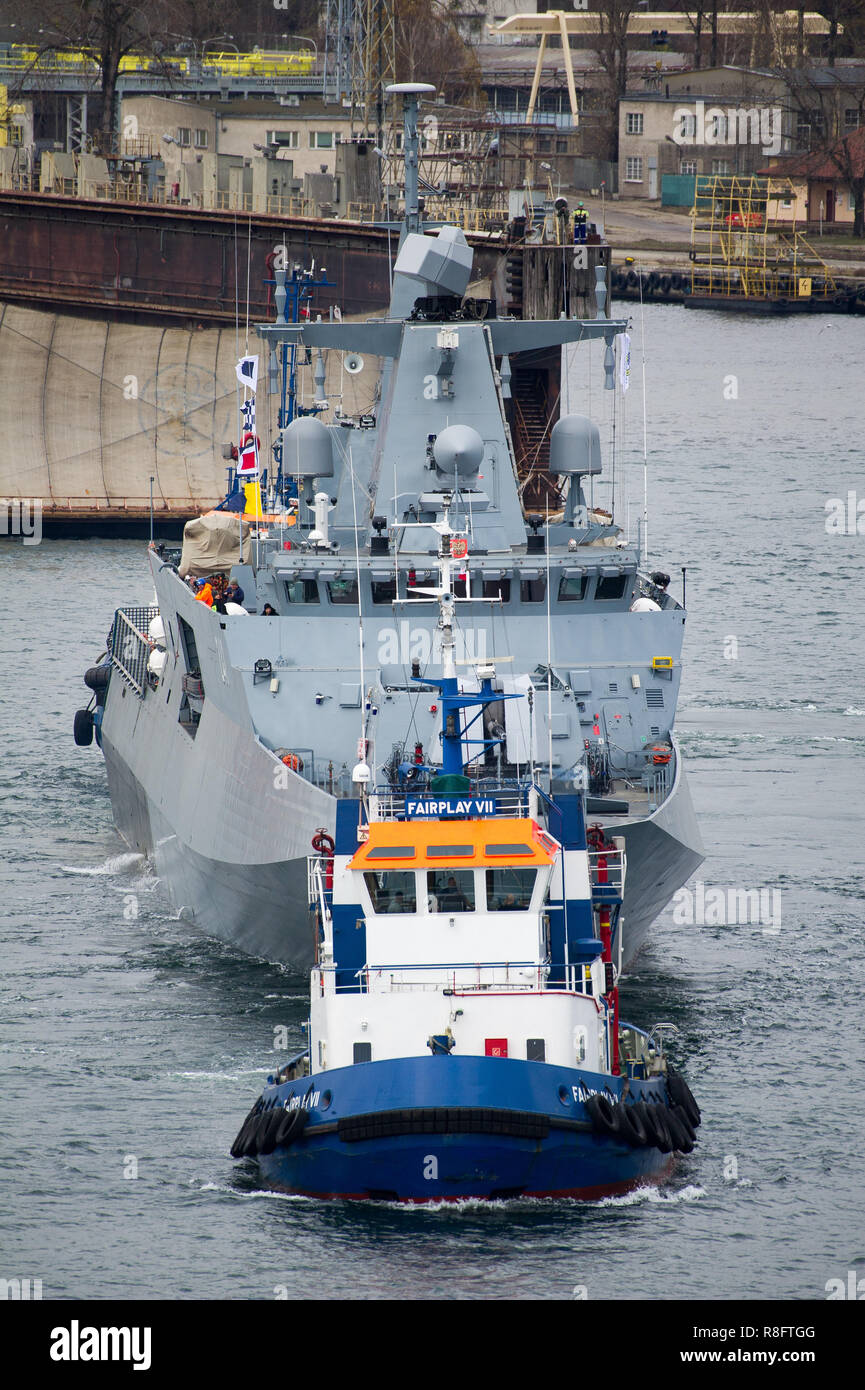 Gawron polacco-classe corvette convertito in Offshore nave pattuglia ORP Slazak 241 durante la prova in mare a Gdynia, Polonia. Xx Novembre 2018 © Wojciech St Foto Stock