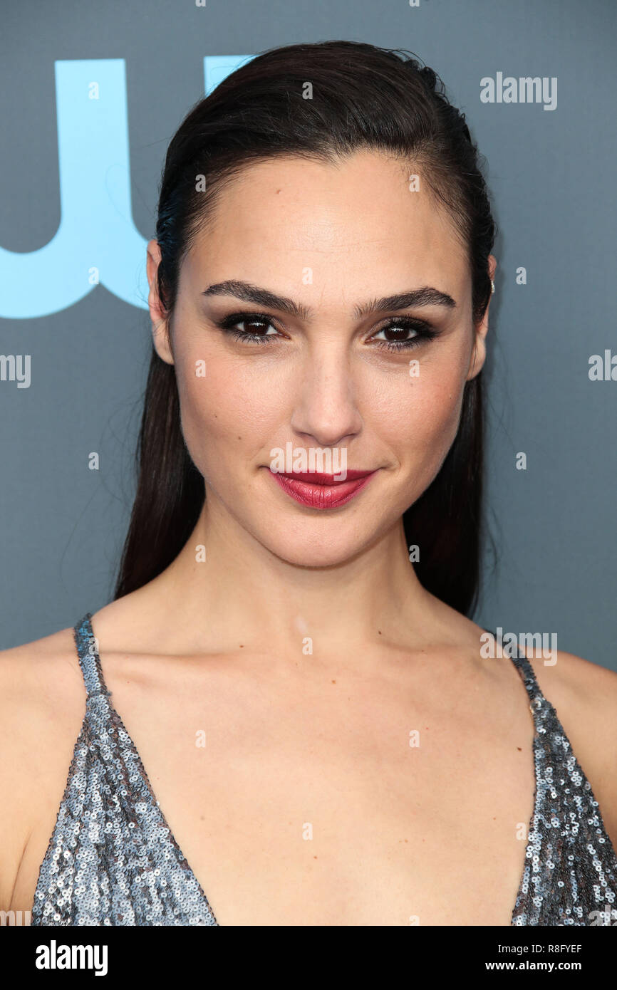 SANTA MONICA, Los Angeles, CA, Stati Uniti d'America - 11 gennaio: Gal Gadot alla XXIII edizione critica' Choice Awards tenutosi a Barker Hangar su gennaio 11, 2018 in Santa Monica, Los Angeles, California, Stati Uniti. (Foto di Xavier COLLIN/Image Press Agency) Foto Stock