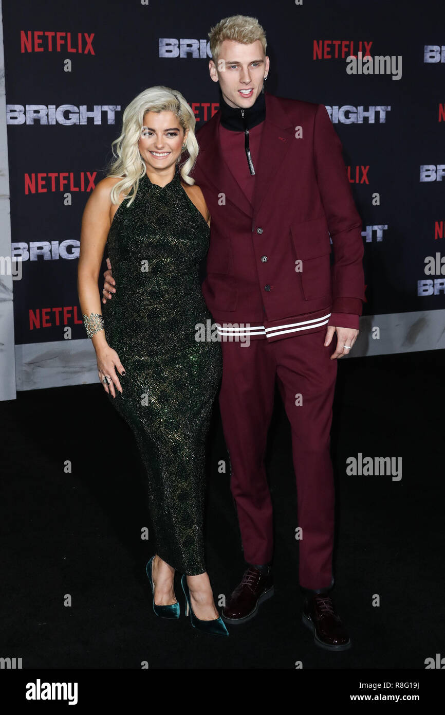 WESTWOOD, Los Angeles, CA, Stati Uniti d'America - 13 dicembre: Bebe Rexha, Machine Gun Kelly, Richard Colson Baker presso il Los Angeles Premiere di Netflix 'Bright" tenutasi presso il Regency Village Theatre sul dicembre 13, 2017 a Westwood, Los Angeles, California, Stati Uniti. (Foto di Xavier COLLIN/Image Press Agency) Foto Stock