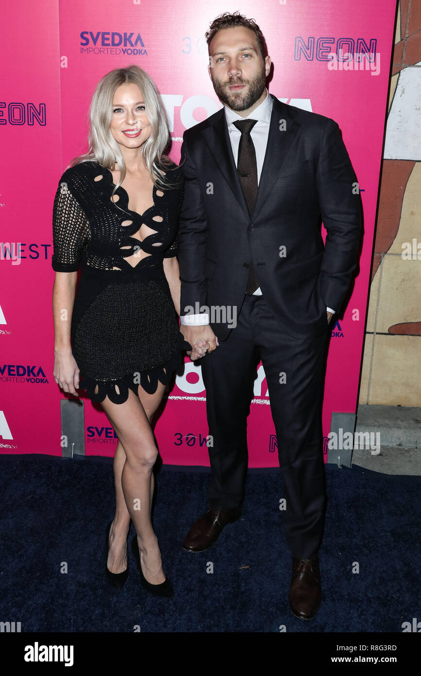 HOLLYWOOD, Los Angeles, CA, Stati Uniti d'America - 05 dicembre: Mecki Dent, Jai Courtney presso il Los Angeles Premiere di Neon è "Io Tonya" tenutasi presso il teatro egiziano il 5 dicembre 2017 a Hollywood e Los Angeles, California, Stati Uniti. (Foto di Xavier COLLIN/Image Press Agency) Foto Stock