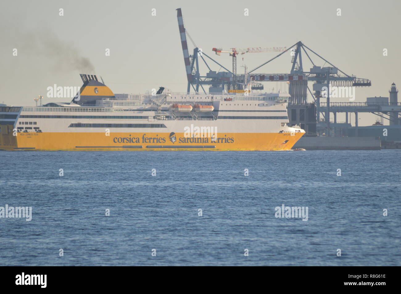 Una Corsica ferries Sardinia Ferries nave nel mare mediterraneo Foto Stock