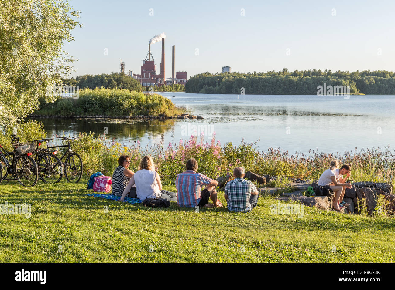 OULU, Finlandia - 21 luglio 2016: vista sull'impianto industriale vicino al centro di Oulu FINLANDIA Foto Stock