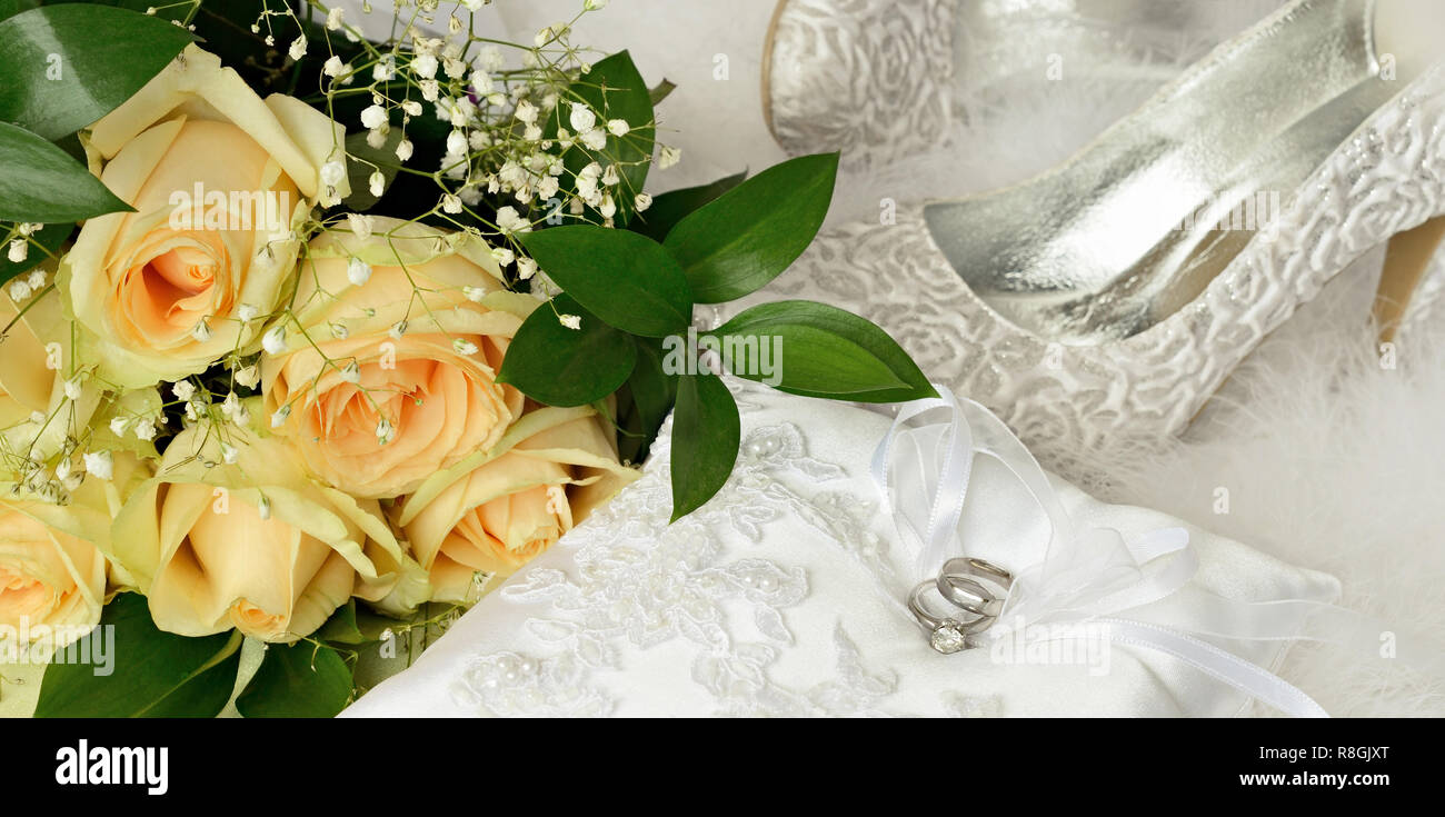 Gli anelli di nozze e Bridal Accessories Foto Stock