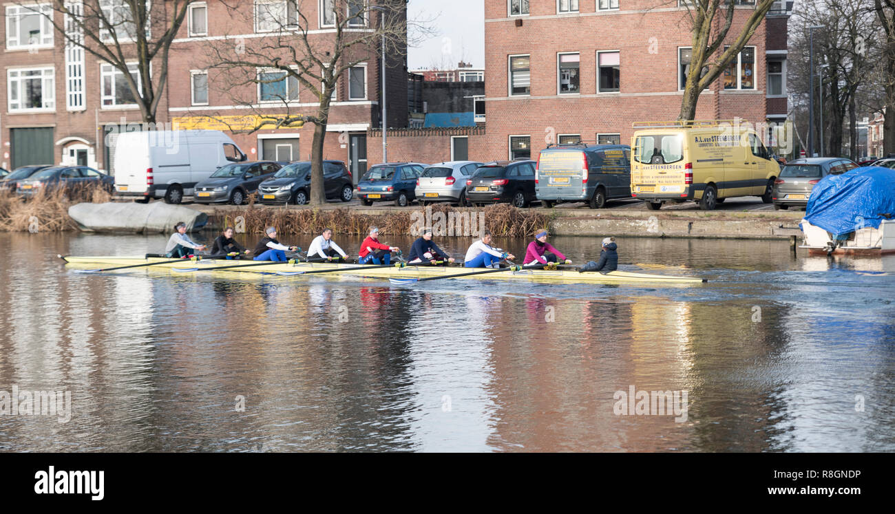 Rotterdam, Olanda,15-Dec-2018:otto con mate barca a remi in barca su rotte a Rotterdam nei Paesi Bassi,le rotte è un fiume di Rotterdam dove squadre di canottaggio treno il canottaggio sport Foto Stock