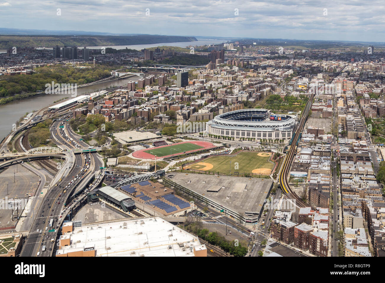 Arial vista di Yankee Stadium e il Bronx Foto Stock