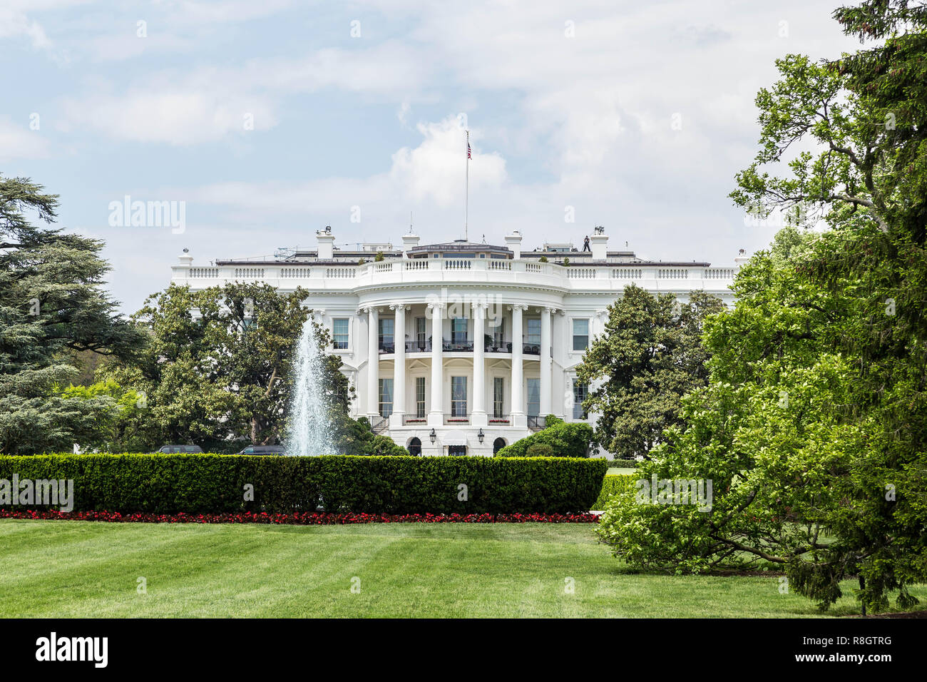 La Casa Bianca a Washington DC dal South Lawn su una bella giornata. Foto Stock