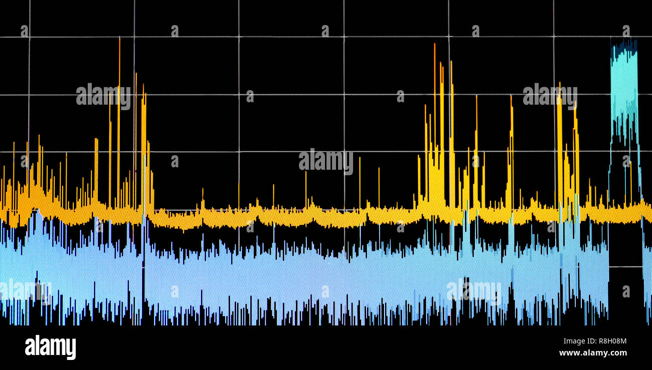 Tabella grafica sullo schermo del monitor e di misurazione scientifica i test di controllo il concetto di analisi sullo sfondo Foto Stock