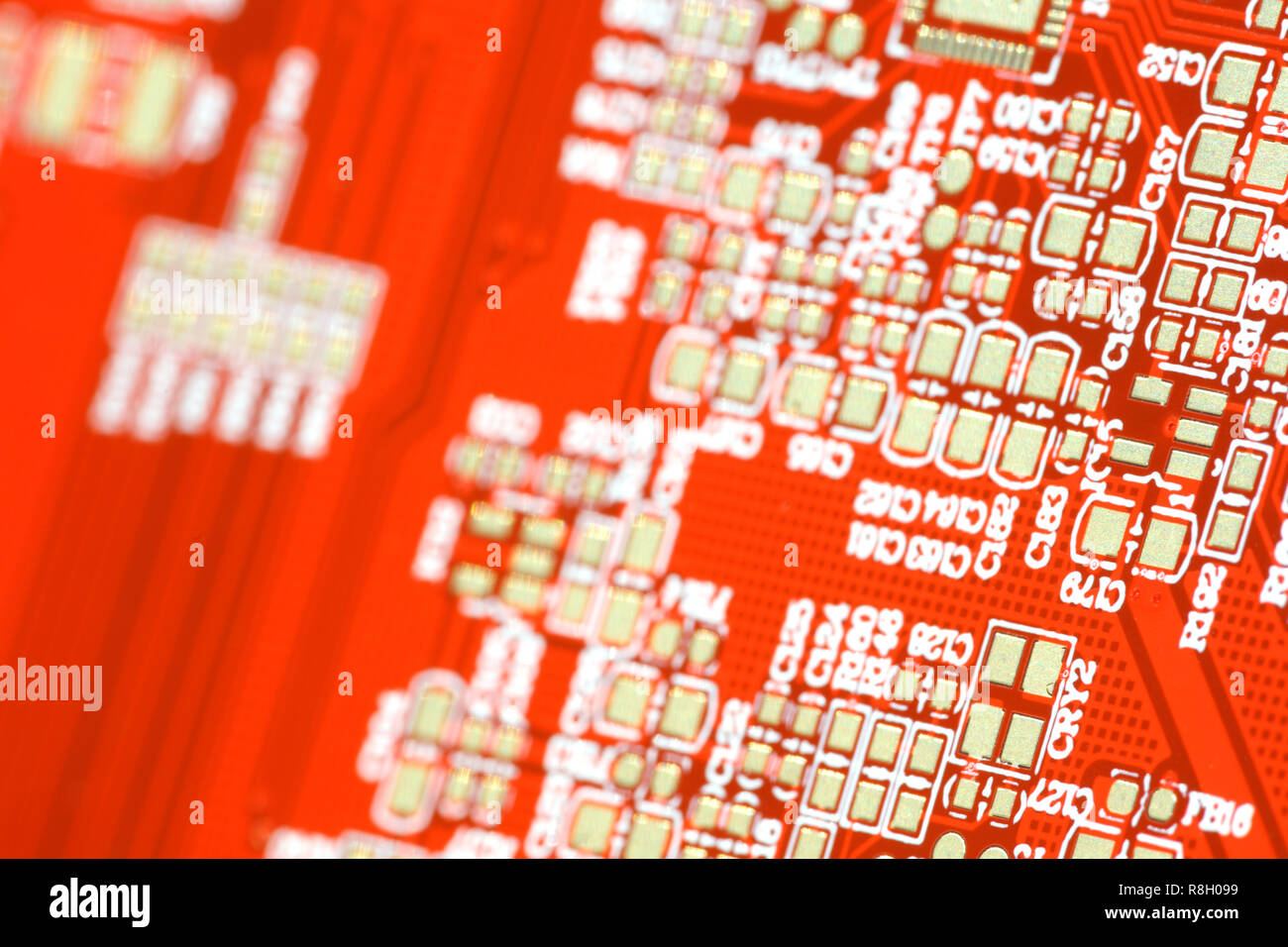 Circuito Scheda rossa. Calcolatore elettronico tecnologia hardware. Scheda madre chip digitale. Tech scienza dello sfondo. Comunicazione integrata del processore. Inf Foto Stock