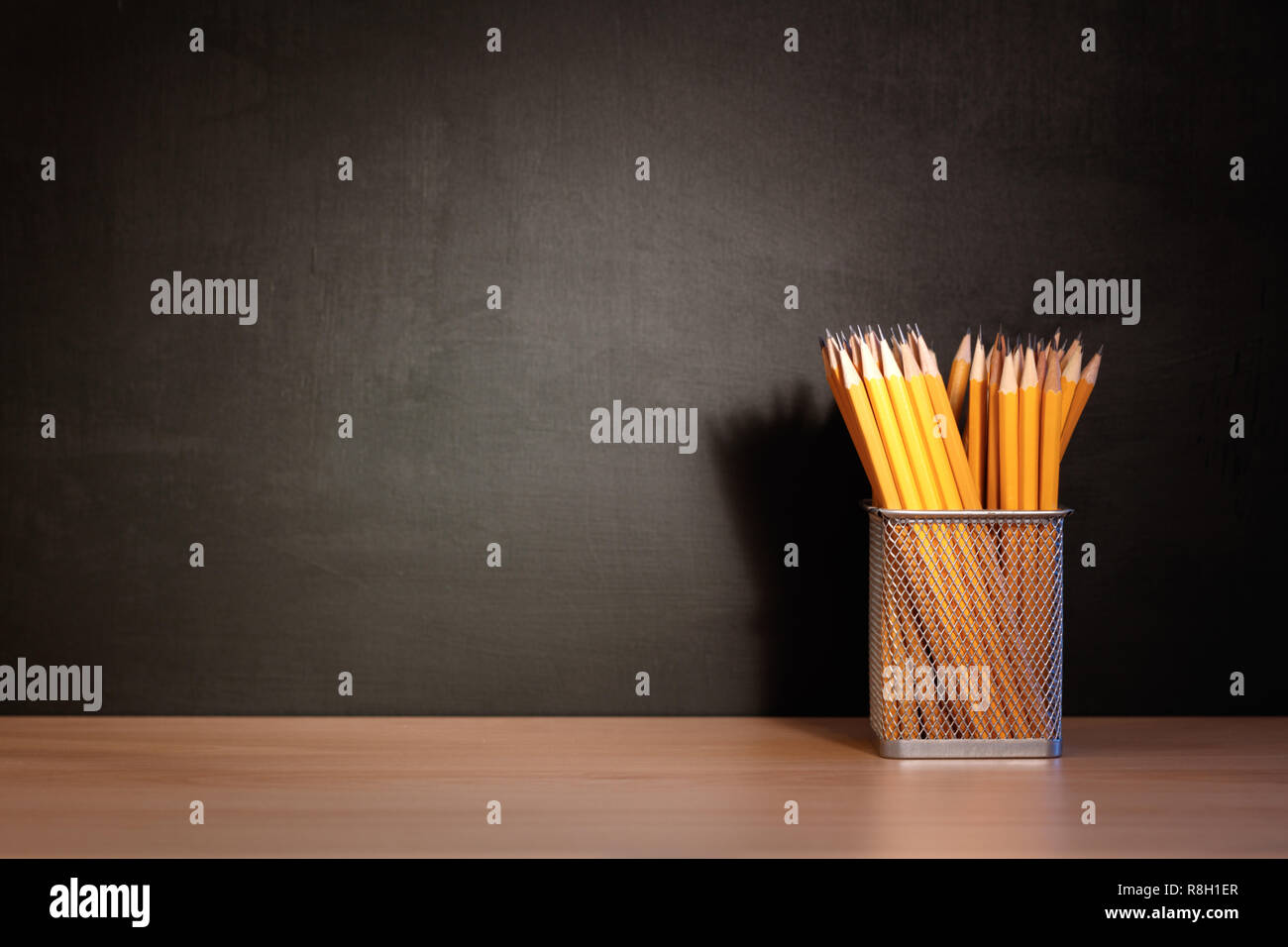 Il concetto di istruzione - la scrivania in auditorium Foto Stock