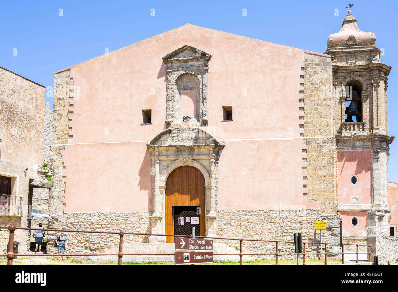 San Giuliano è su della più antica chiesa di Erice, costruita nel 1074 durante il periodo Normanno. Erice, in Sicilia, in provincia di Trapani, Italia, Aprile 2018 Foto Stock