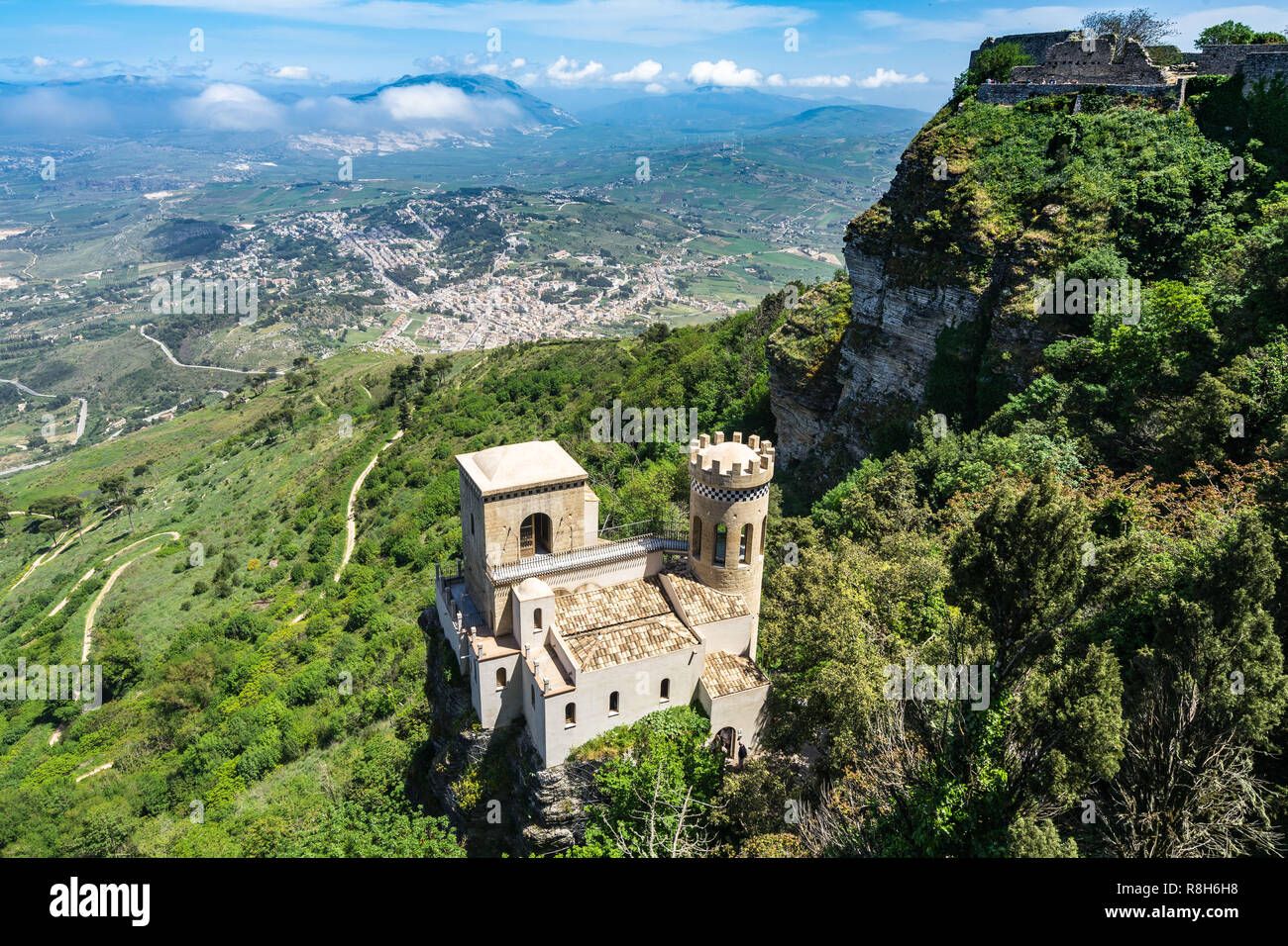 Vista aerea della Torretta Pepoli costruito nel 1870 dal Conte Agostino Pepoli, Erice, in Sicilia, Italia Foto Stock