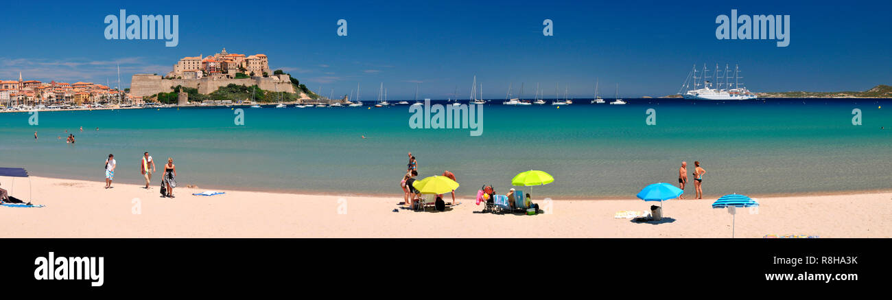 Intorno alla Corsica - Vista panoramica della spiaggia di Calvi & Cittadella Foto Stock