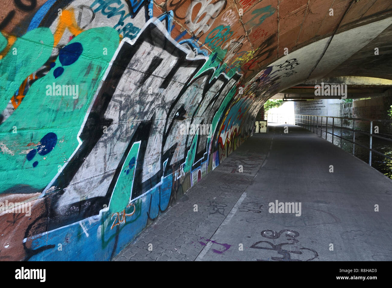 Tunnel Graffiti a Karlsruhe, Germania Foto Stock