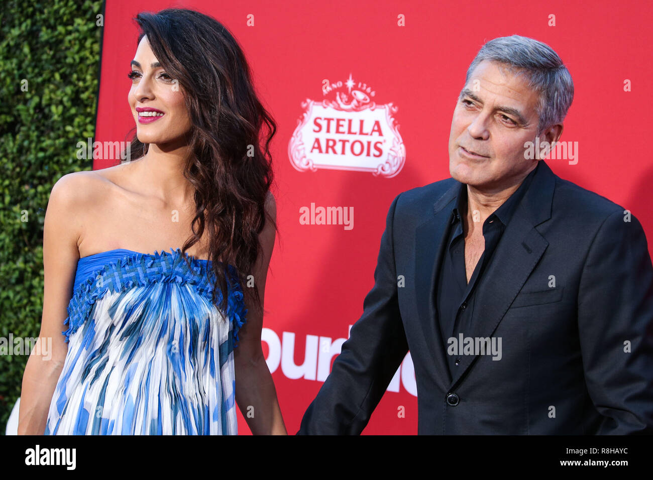 WESTWOOD, Los Angeles, CA, Stati Uniti d'America - 22 ottobre: attrice Amal Clooney (Amal Alamuddin) e il marito/attore George Clooney arriva a Los Angeles prima di Paramount Pictures' 'Suburbicon" tenutasi presso il Regency Village Theatre il 22 ottobre 2017 a Westwood, Los Angeles, California, Stati Uniti. (Foto di Xavier COLLIN/Image Press Agency) Foto Stock