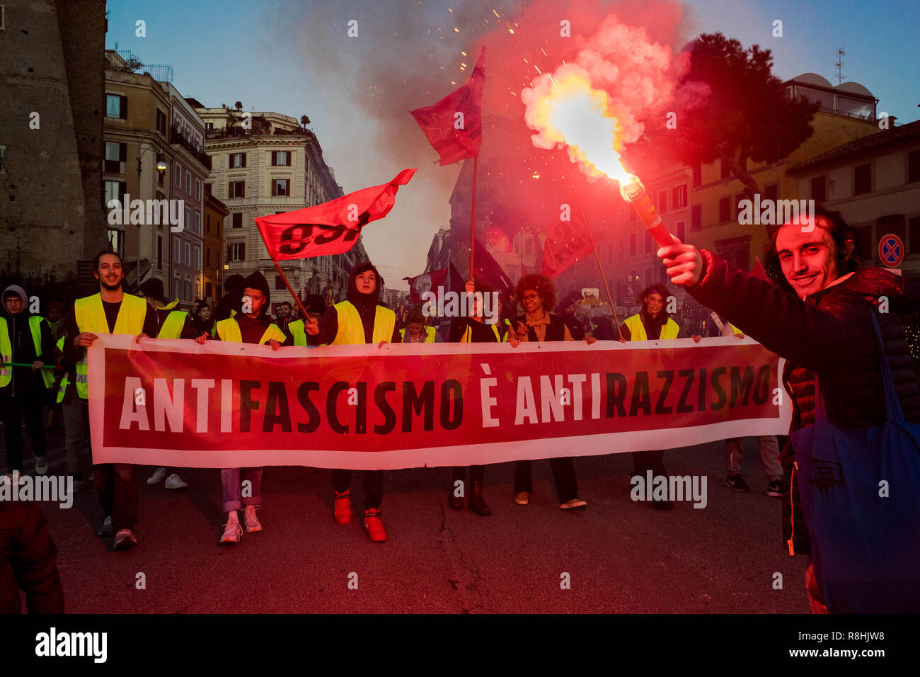 Roma, Italia. Il 15 dicembre 2018. 'Get up stand up' marzo contro il razzismo e contro il 'Salvini' decreto Credito: en.foto/Alamy Live News Foto Stock