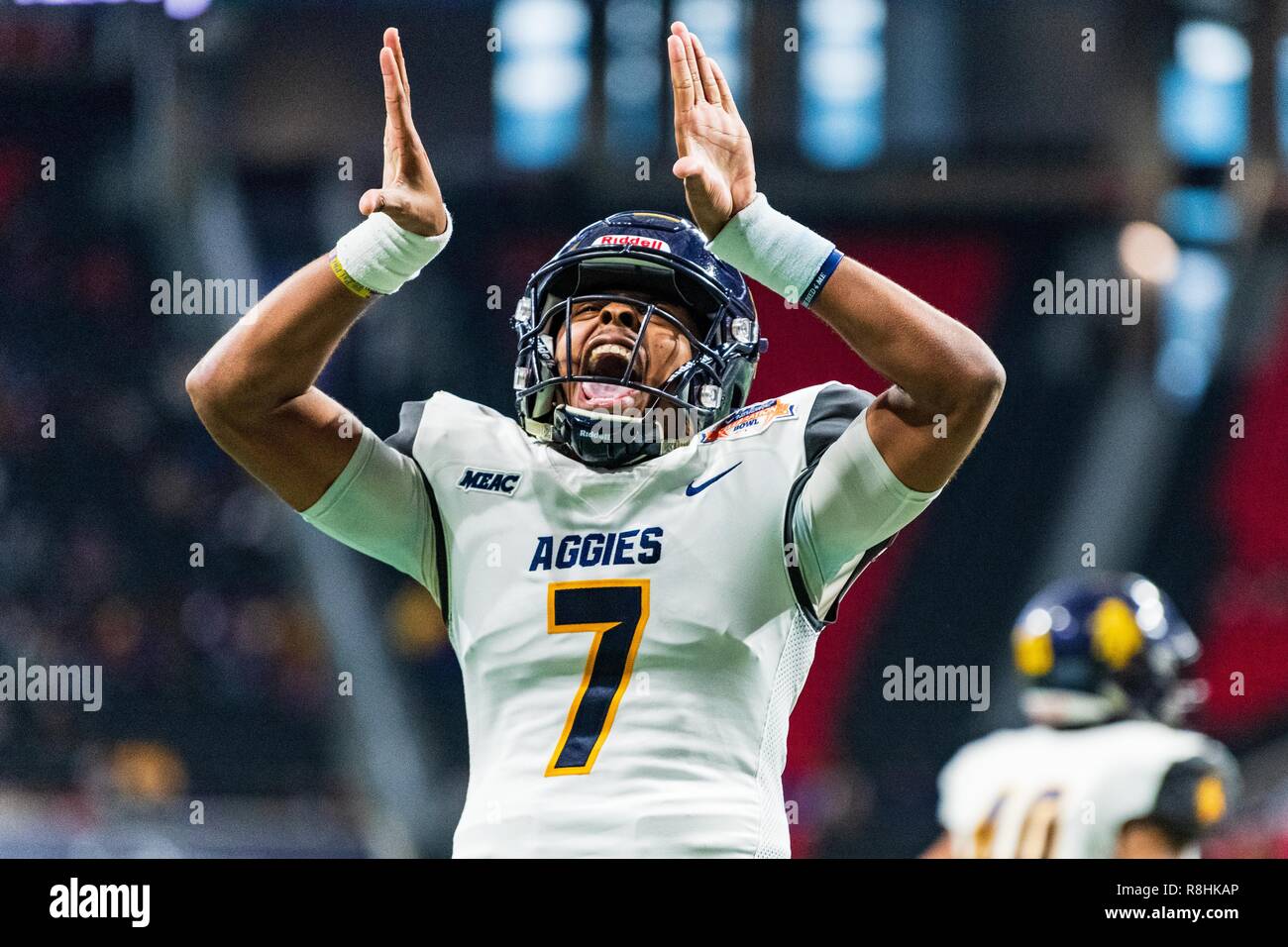 Atlanta, Georgia, Stati Uniti d'America. Il 15 dicembre 2018. North Carolina A&T Aggies quarterback Lamar Raynard (7) durante la celebrazione AFR Bowl NCAA College Football gioco tra North Carolina A&T e Alcorn membro sabato Dic 15, 2018 al Mercedes-Benz Stadium di Atlanta, GA. Giacobbe Kupferman/CSM Credito: Cal Sport Media/Alamy Live News Foto Stock