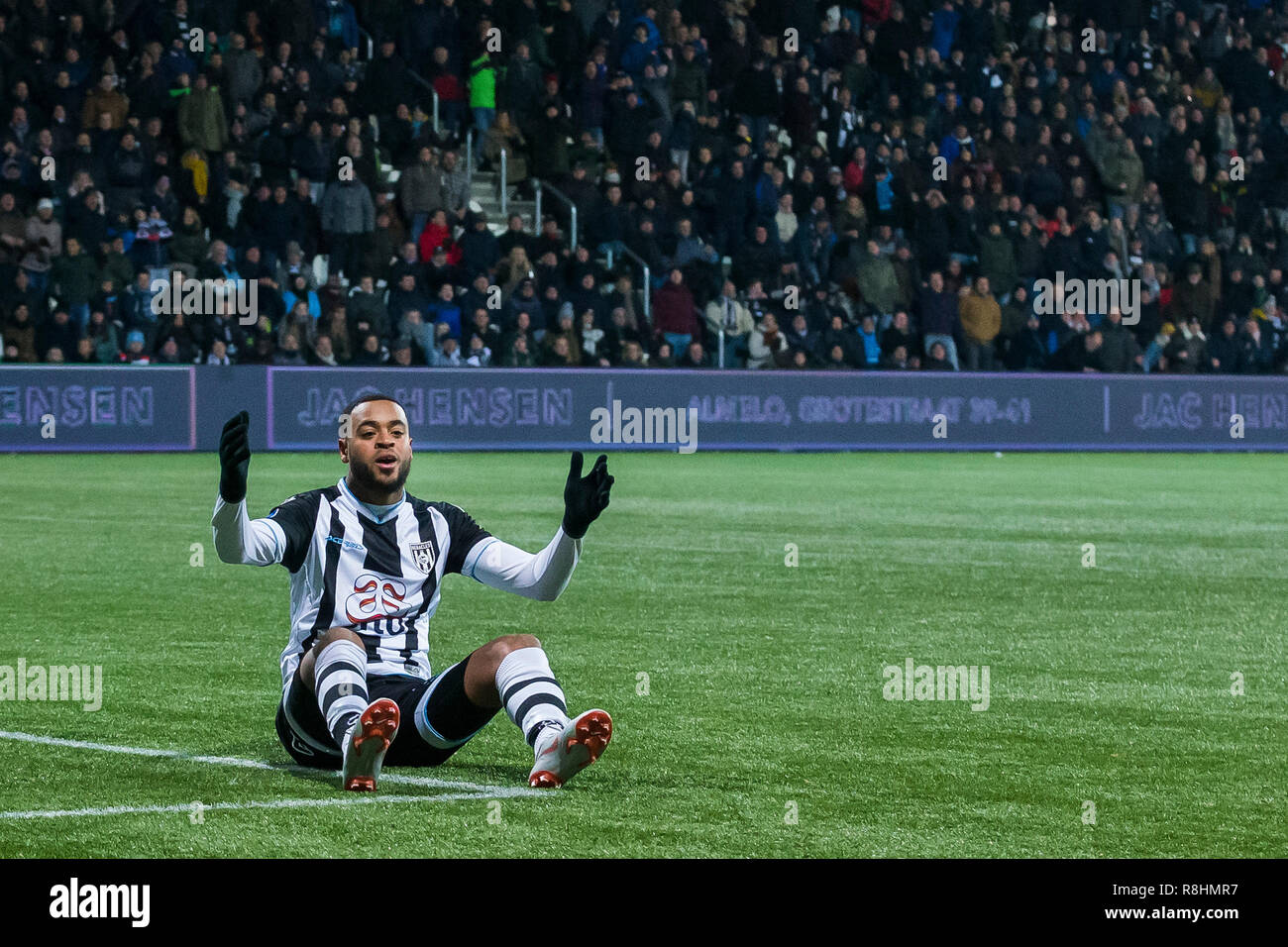 ALMELO, Polman Stadium, 15-12-2018 , Stagione 2018 / 2019 , olandese Eredivisie. Risultato finale 0-4, Heracles Almelo player Brandley Kuwas delusione durante il match di Heracles - PSV Foto Stock