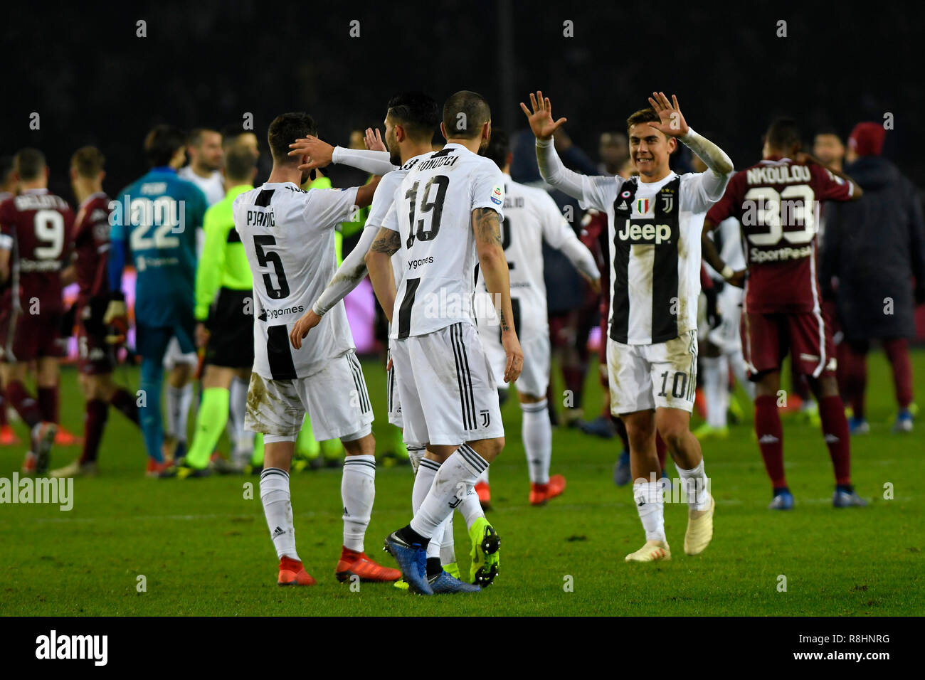 Il 15 dicembre 2018, Stadio Olimpico di Torino, Torino, Italia; di calcio della Serie A, Torino contro la Juventus; giocatori della Juventus celebrare la loro vittoria alla fine della partita Foto Stock