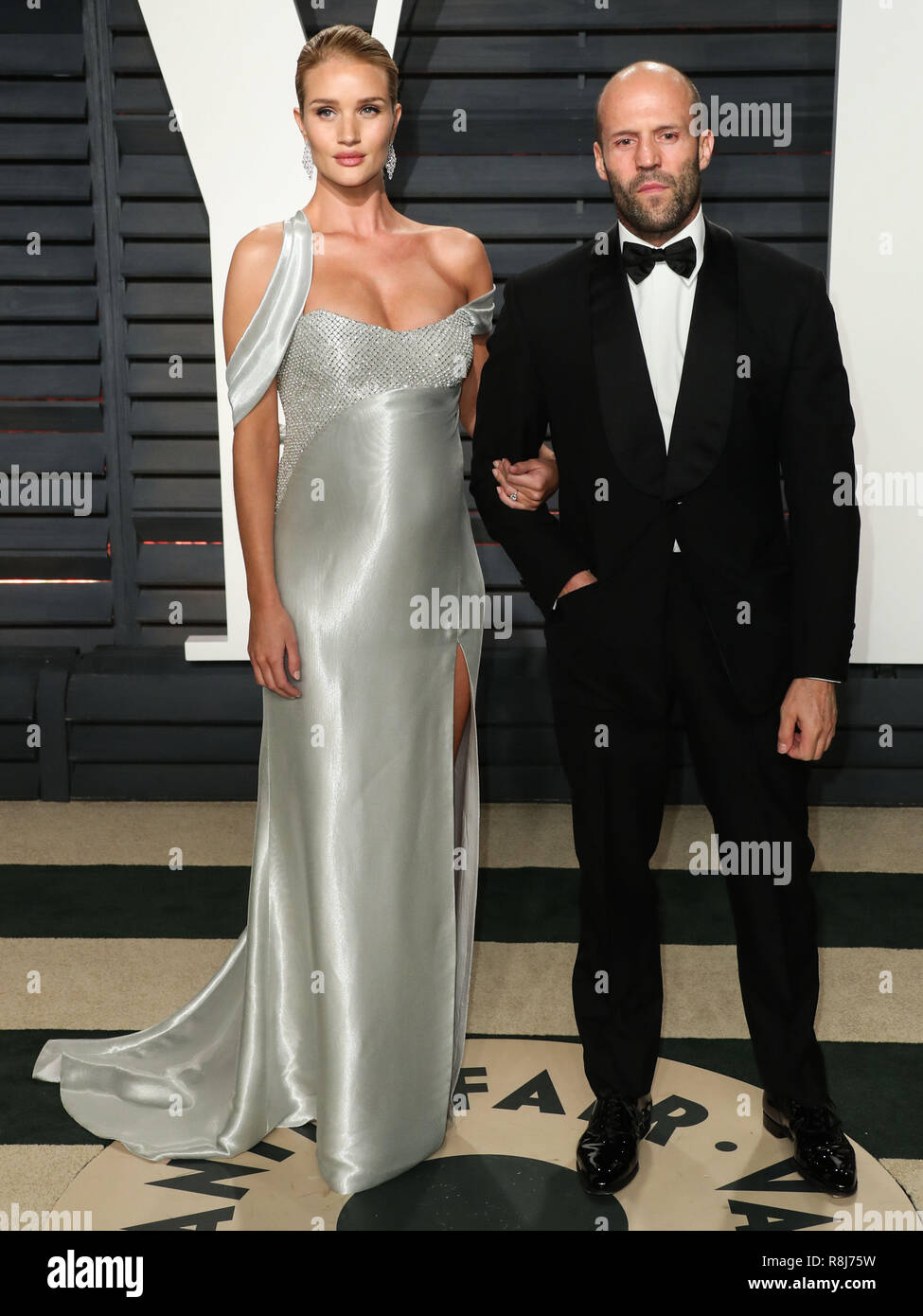 BEVERLY HILLS, Los Angeles, CA, Stati Uniti d'America - 26 febbraio: Rosie Huntington-Whiteley, Jason Statham arriva a 2017 Vanity Fair Oscar Party a Wallis Annenberg Center for the Performing Arts nel febbraio 26, 2017 a Beverly Hills Los Angeles, California, Stati Uniti. (Foto di Xavier COLLIN/Image Press Agency) Foto Stock