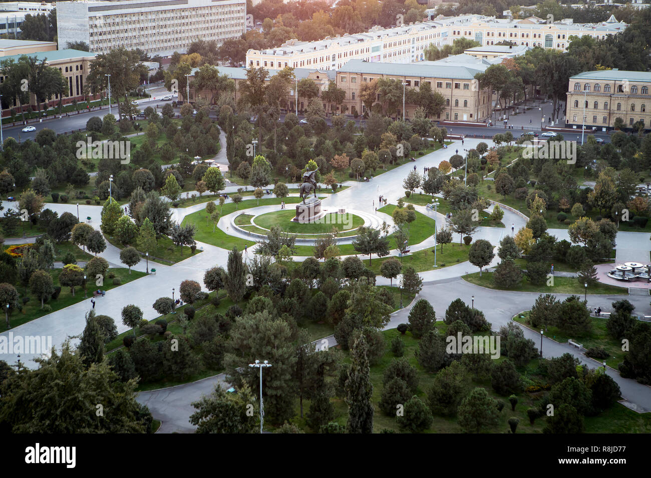 Amir Timur quadrato con Amir Timur statua, Tashkent, Uzbekistan Foto Stock