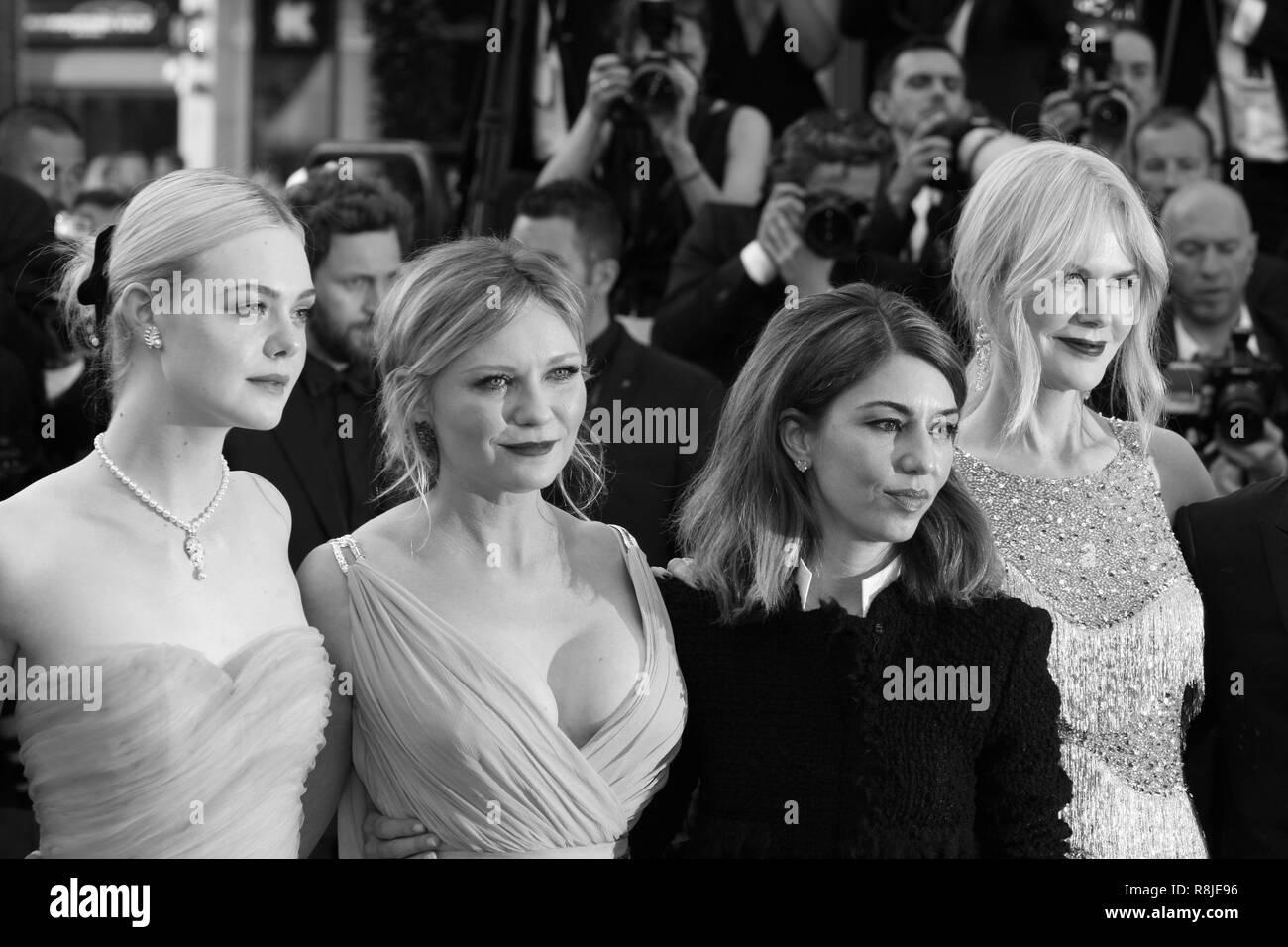 Elle Fanning, Kirsten Dunst, Sofia Coppola e Nicole Kidman frequentare i screening ingannata durante il settantesimo annuale di Cannes Film Festival presso il Palais des Festivals il 24 maggio 2017 a Cannes, Francia. Foto Stock