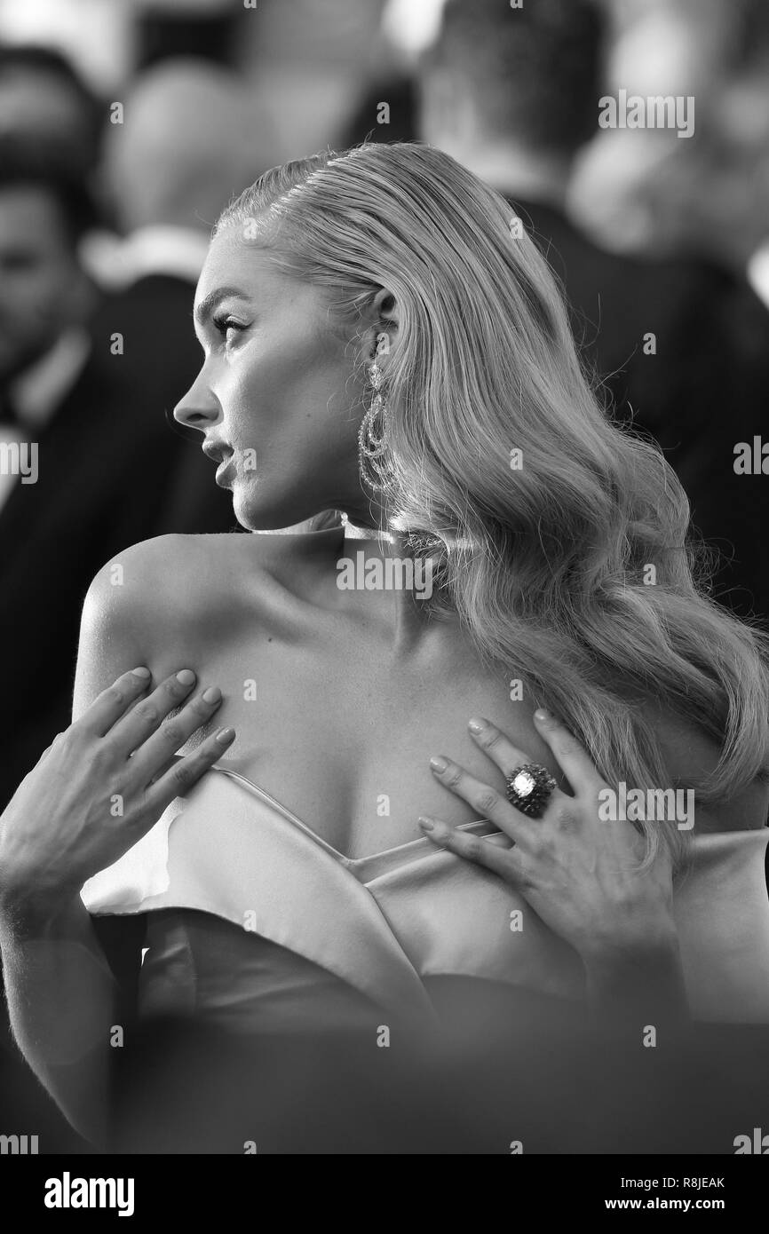 Elsa Hosk assiste i screening ingannata durante il settantesimo annuale di Cannes Film Festival presso il Palais des Festivals il 24 maggio 2017 a Cannes, Francia. Foto Stock