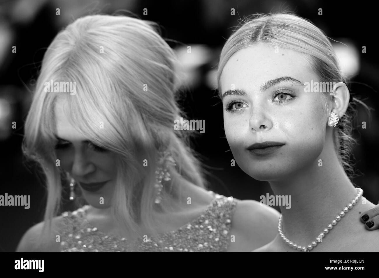 Nicole Kidman (L) Elle Fanning frequentare i screening ingannata durante il settantesimo annuale di Cannes Film Festival presso il Palais des Festivals il 24 maggio 2017 a Cannes, Francia. Foto Stock