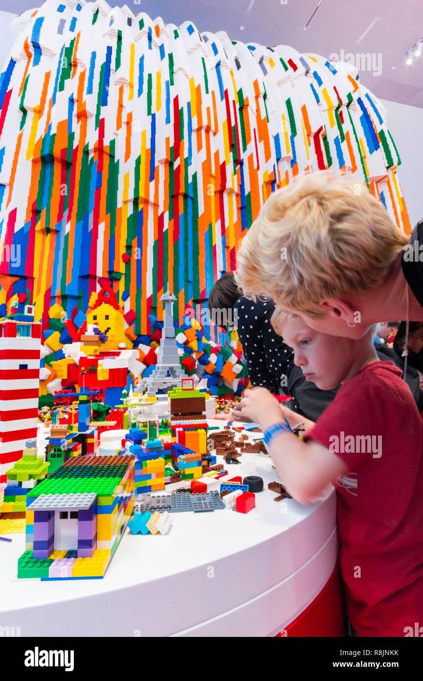 Danimarca, nello Jutland, Billund, LEGO® House è la LEGO® centro sperimentale per il pubblico in generale con 25 milioni di mattoni a disposizione oltre 12.000 m2 in sei zone: qui la Red Zone dedicate alla capacità creative, ma anche la zona verde di sviluppare le competenze sociali, la zona gialla di esprimere le competenze emozionali, zona blu per il risveglio delle abilità cognitive, la zona di opere monumentali e la metropolitana il museo storico, Foto Stock