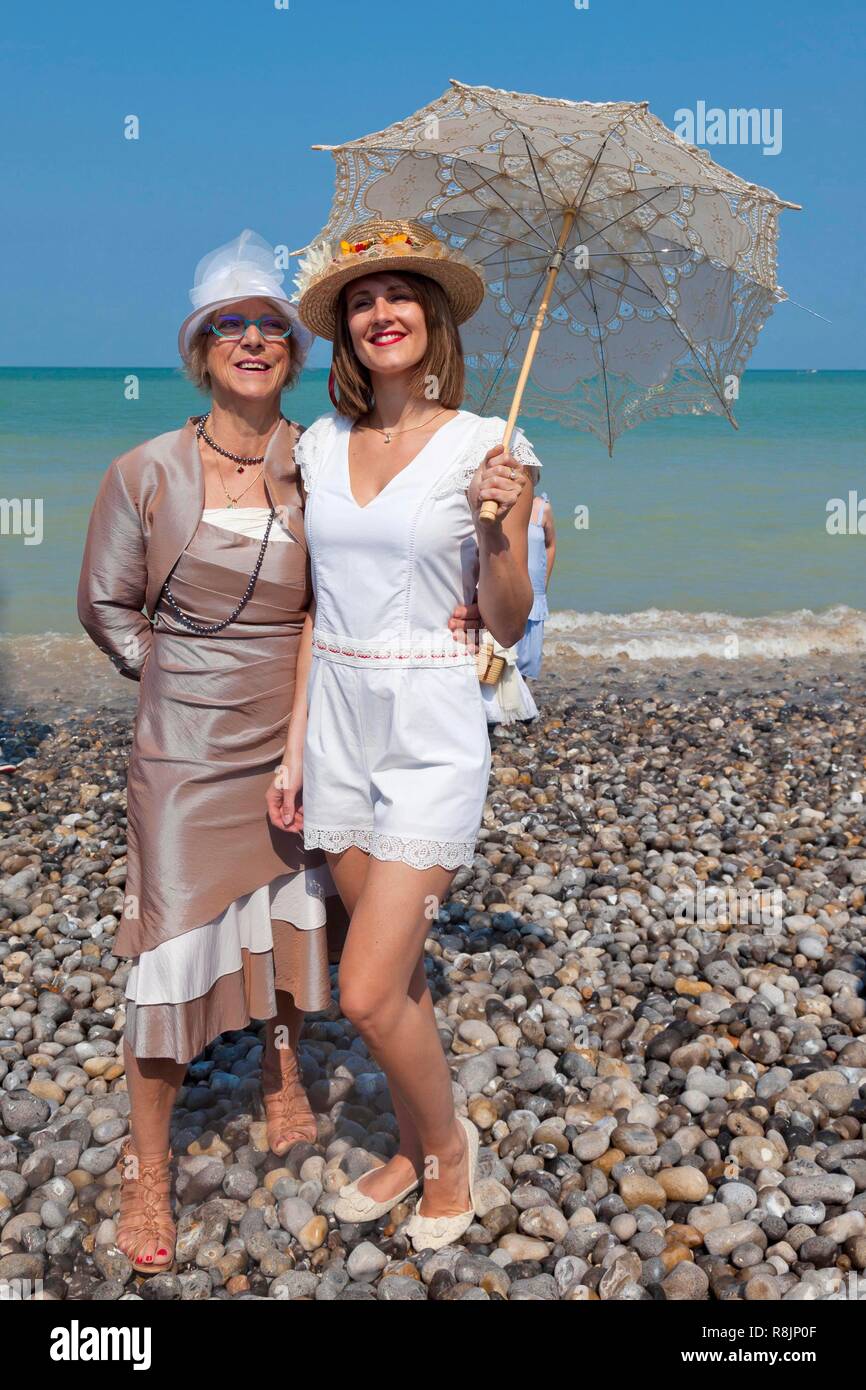 Francia, Somme, meri les Bains, nuotatori" giorno, persone vestite in belle epoque costume Foto Stock