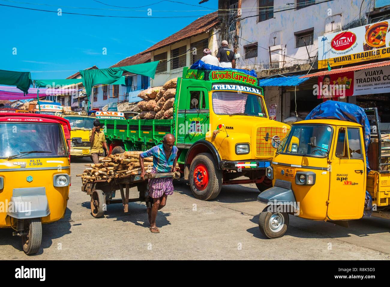 India, stato del Kerala, Kozhikode o Calicut, grande bazaar road mercato all'ingrosso Foto Stock
