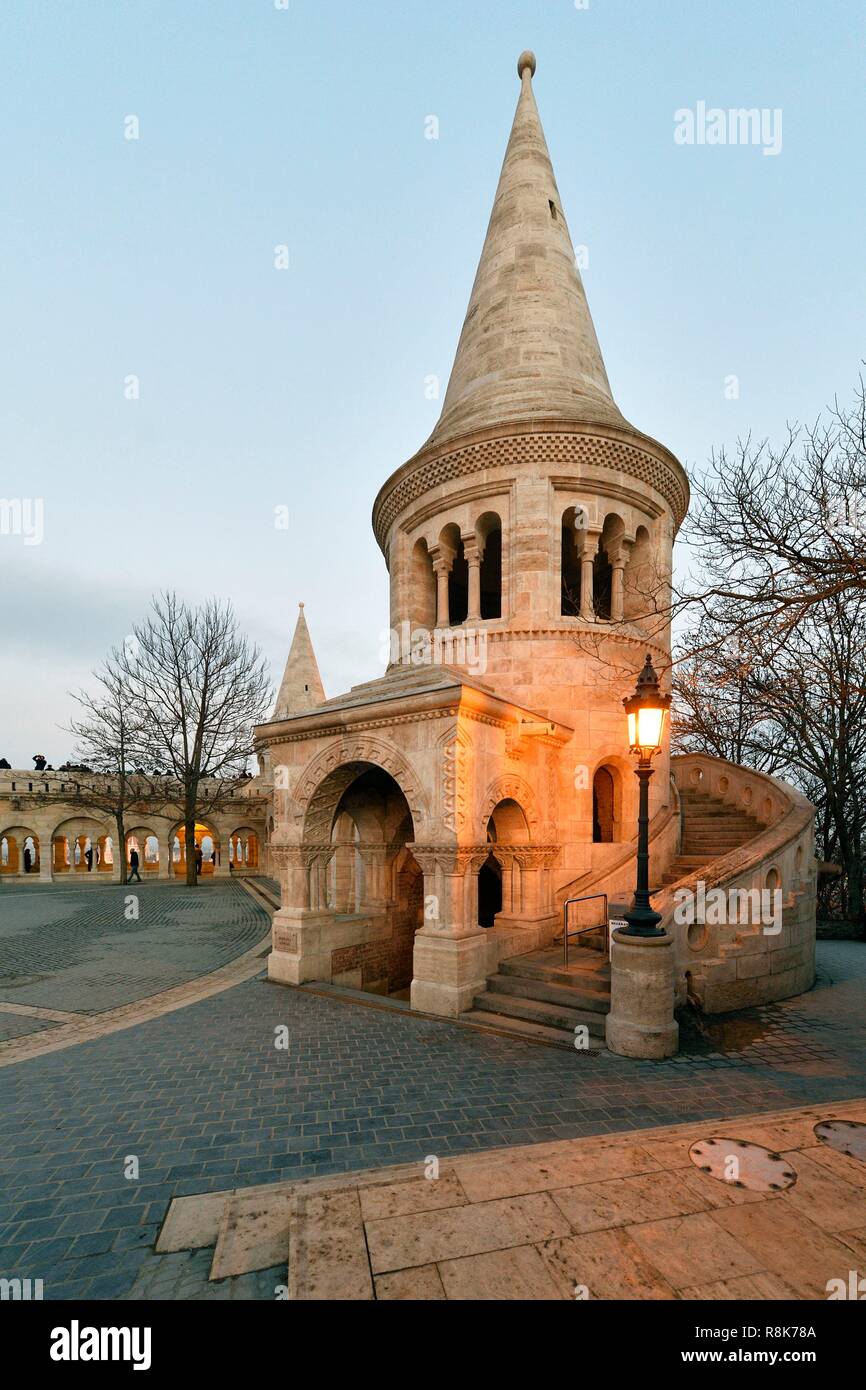 Ungheria, Budapest, elencati come patrimonio mondiale dall' UNESCO, quartiere Buda, Bastione del Pescatore (Halaszbastya), Neoromanesque stile della fine del XIX secolo sulla Collina del Castello Foto Stock