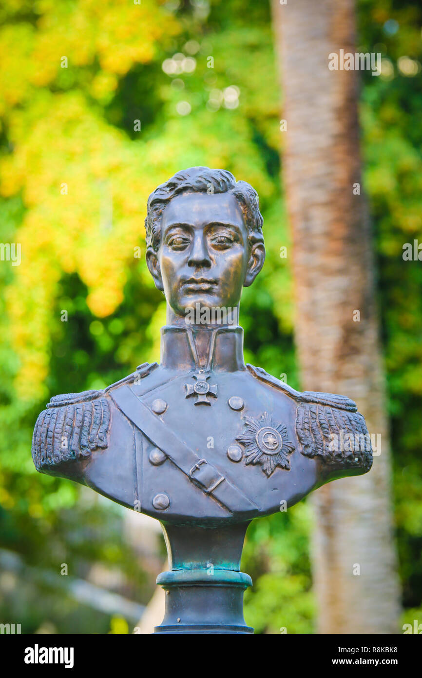 Statua di Nicola Aleksandrovic, Tsarevich della Russia, al russo St Nicholas cattedrale ortodossa a Nizza, in Francia, consacrata in sua memoria. Foto Stock