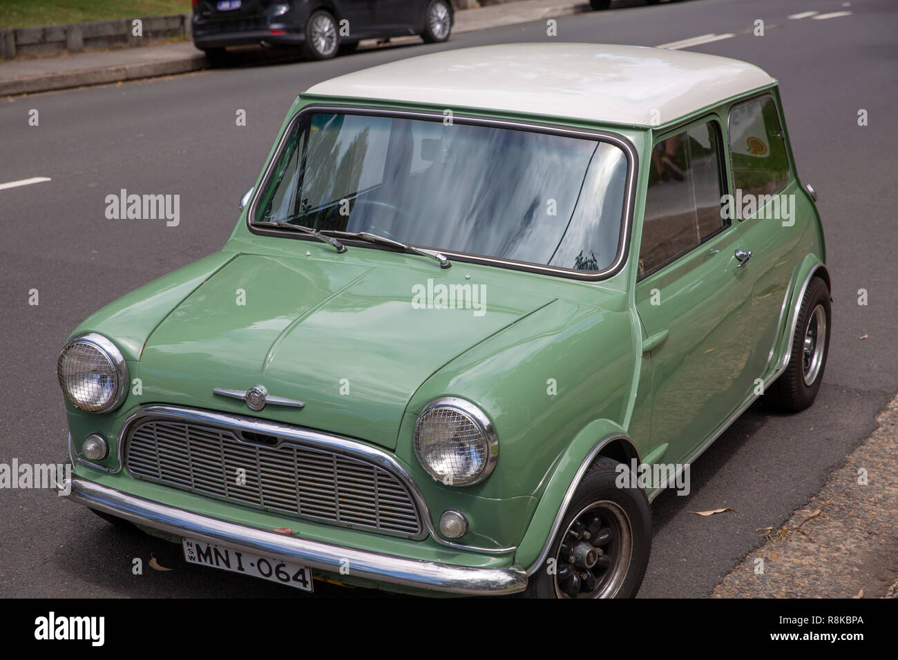 1964 Classic Mini 850 auto a Sydney Australia, corpo verde con tetto bianco Foto Stock