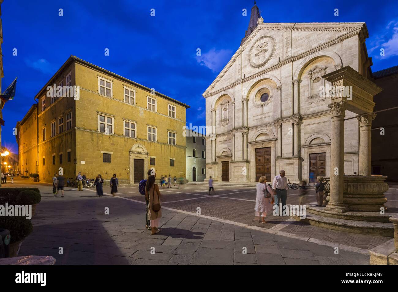L'Italia, Toscana, Pienza, Val d'Orcia elencati come patrimonio mondiale dall' UNESCO, luogo Piazza Pio II, il Duomo Foto Stock