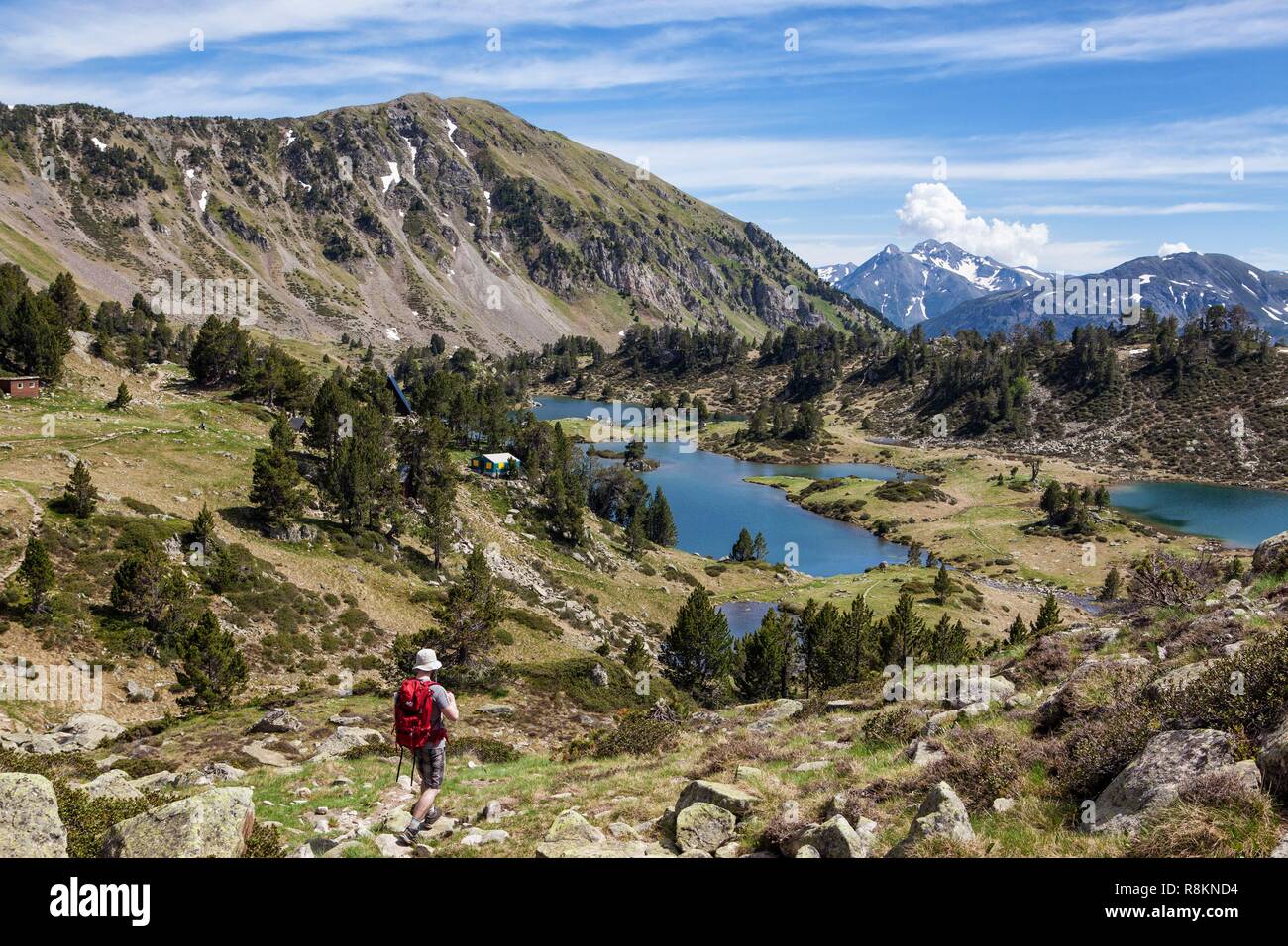 Francia, Hautes Pirenei, gli escursionisti a piedi fino al rifugio e laghi di Bastan, GR10 sentiero Foto Stock