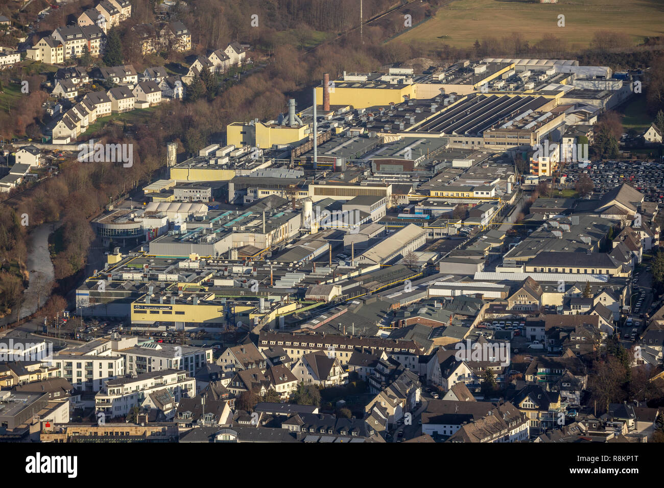 Vista aerea, vista aerea, stabilimento Martinrea Honsel Germany GmbH, fornitore per luce di componenti metallici, Fritz-Honsel-Straße, la Ruhr, Meschede, Sa Foto Stock