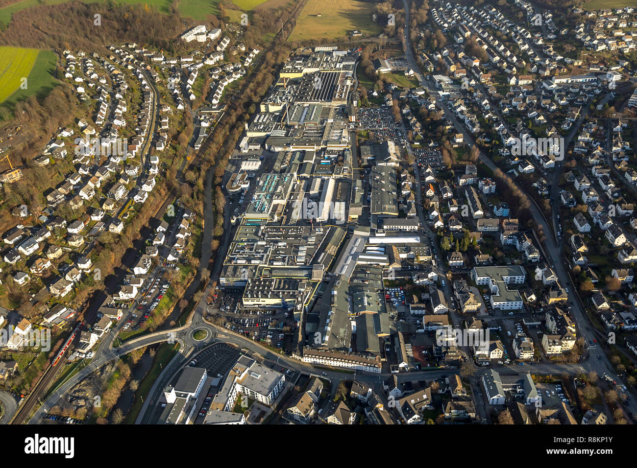 Vista aerea, vista aerea, stabilimento Martinrea Honsel Germany GmbH, fornitore per luce di componenti metallici, Fritz-Honsel-Straße, la Ruhr, Meschede, Sa Foto Stock