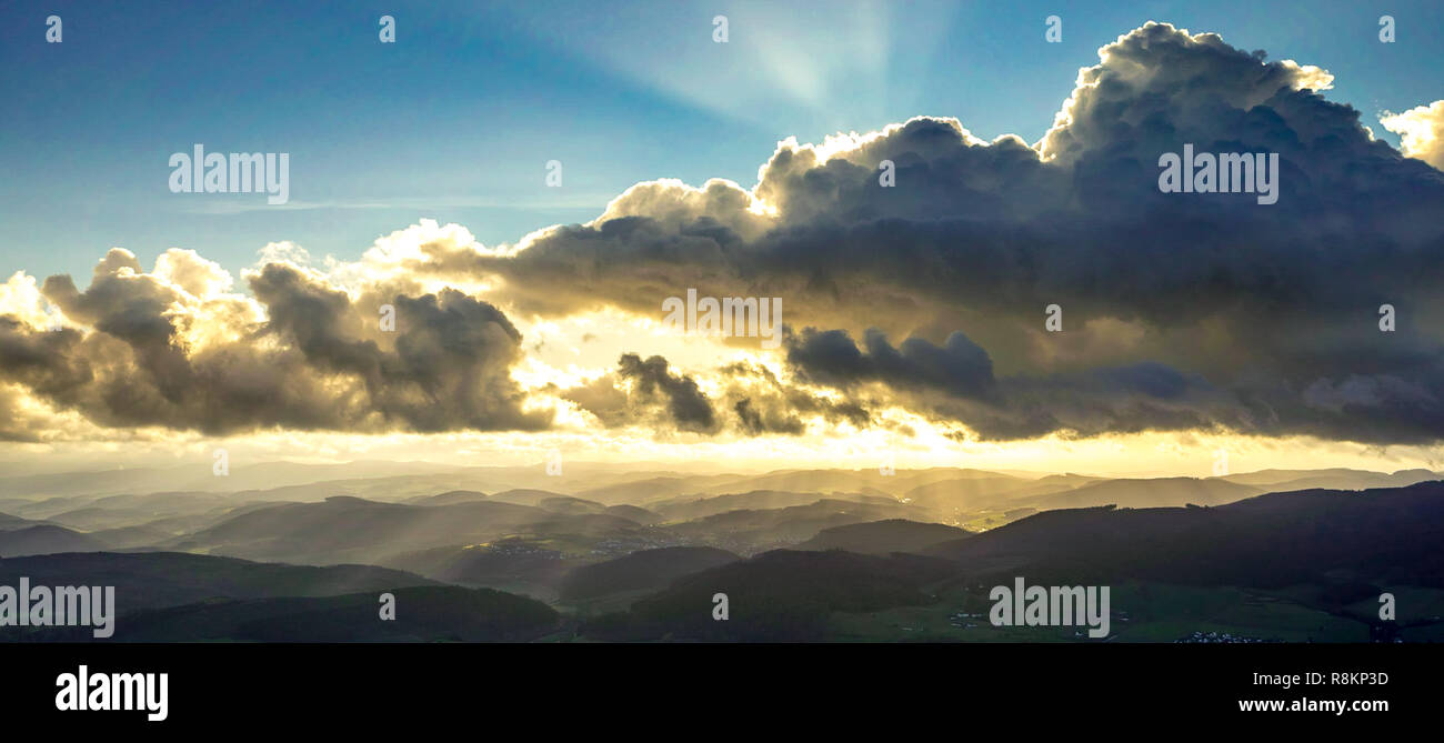 Vista aerea, vista aerea, Eslohe, Oesterberge, veduta distante, nuvole, Autunno umore, Meschede, Sauerland, Renania settentrionale-Vestfalia, Germania, DEU, Autunno li Foto Stock