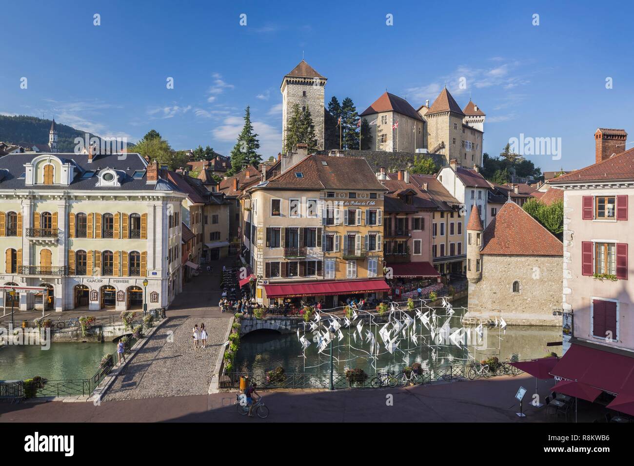 Francia, Haute Savoie, Annecy, la città vecchia, il Musee Chateau (Castello Museo) vecchia città sul fiume Thiou banche, ex prigioni del Palais de l'Isle e Isola Quays Foto Stock