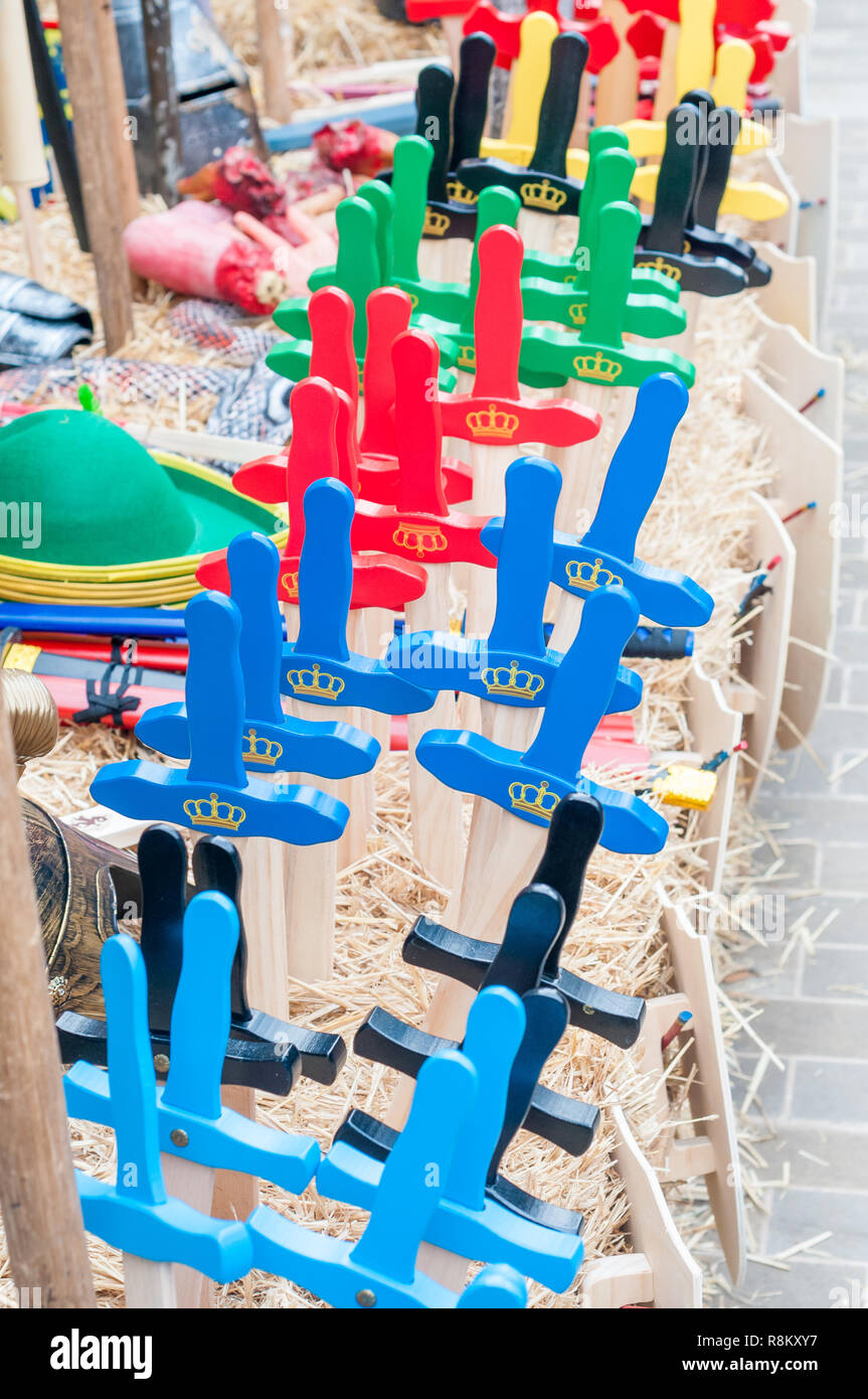 Le spade di legno per bambini, annuale festa medievale nella città di Vic, 2018, Vic, Catalogna, Spagna Foto Stock