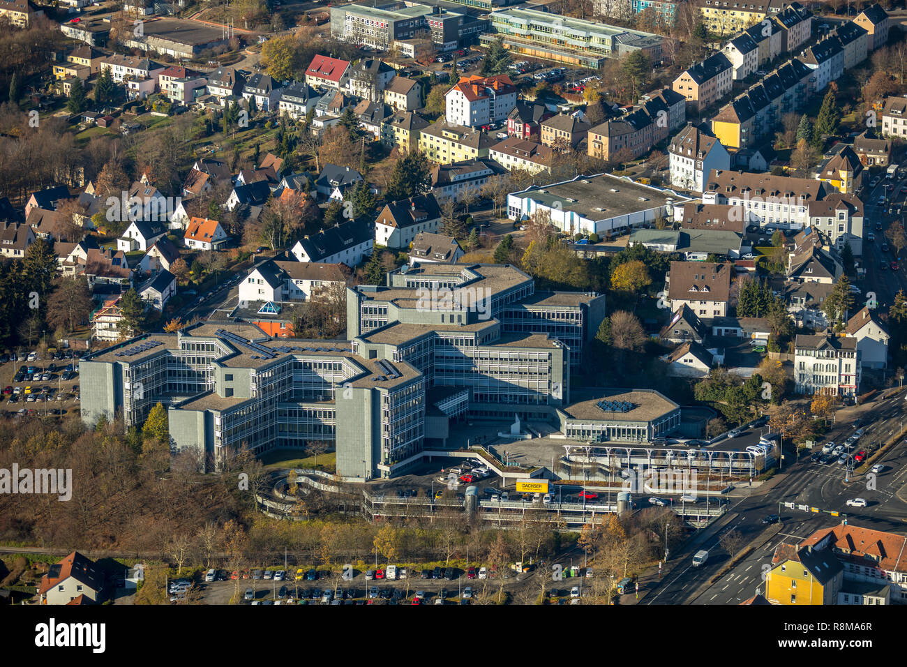 Vista aerea, Kreishaus Lüdenscheid, Kreishaus car park, Lösbacher Landstraße, Grünewald Lüdenscheid, Sauerland, Märkischer Kreis, Nord Rhine-Westpha Foto Stock